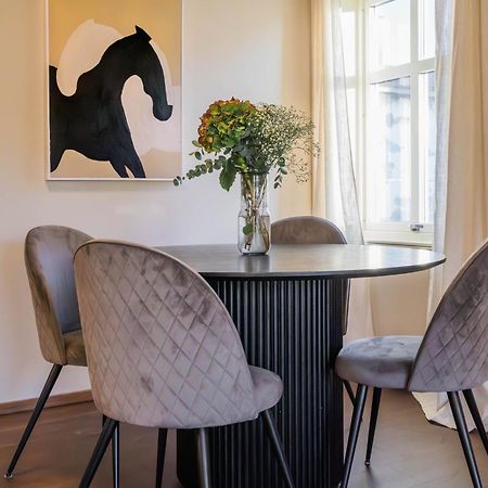 Charming And Bright Apartment In Alesund City Exterior foto